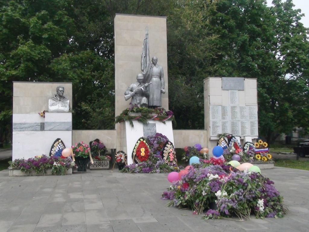 Монумент воинам-освободителям село Заветное